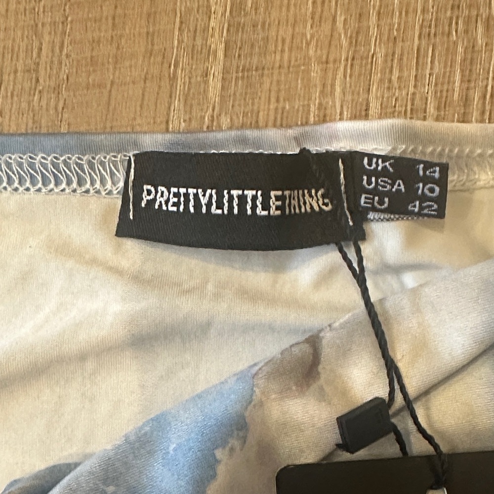 PrettyLittleThing Sky Print Dress - Picture 2 of 2